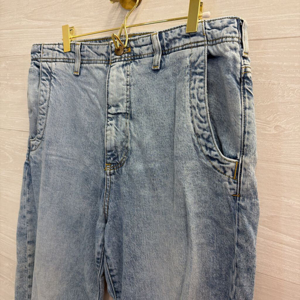Pilcro Light Wash Wide Leg Mom Jeans 30
