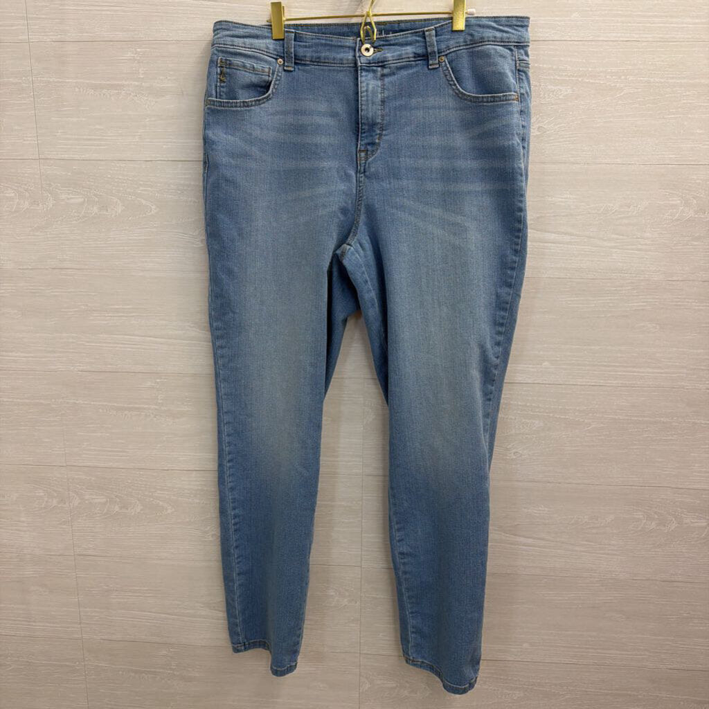 Style and Co Light Wash Straight Leg Jeans 16W