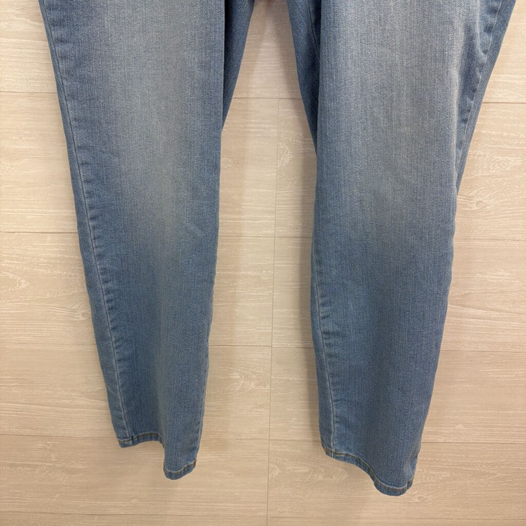Style and Co Light Wash Straight Leg Jeans 16W
