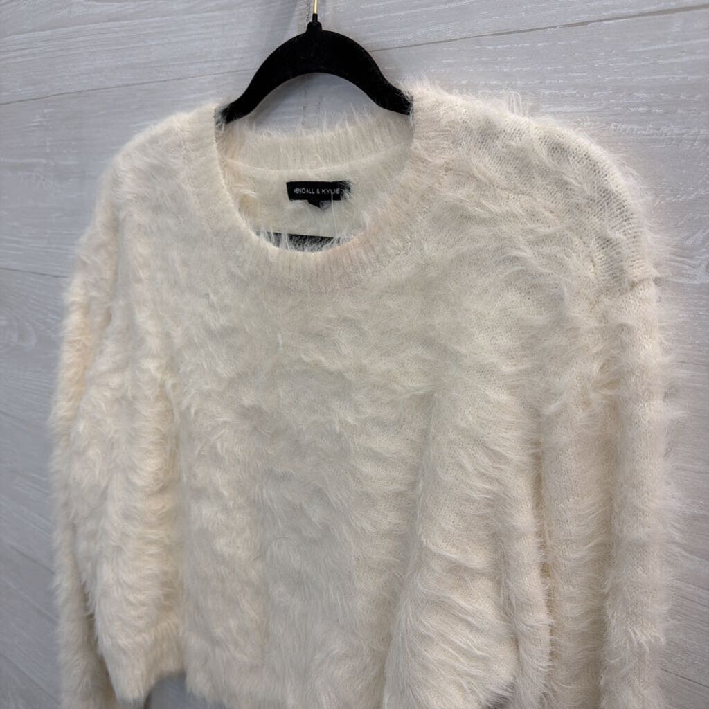 Kendall and Kyle Cream Fuzzy Soft Knit Cropped Sweater Large