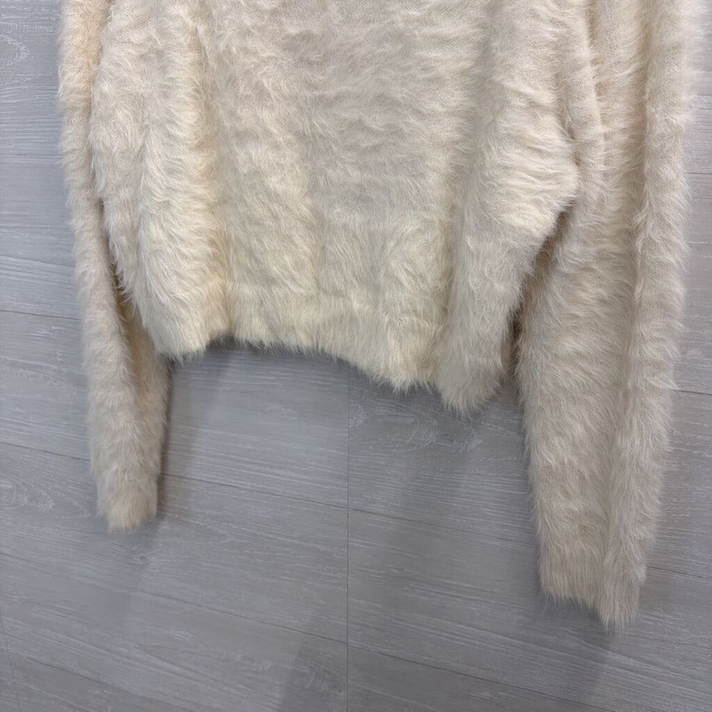 Kendall and Kyle Cream Fuzzy Soft Knit Cropped Sweater Large