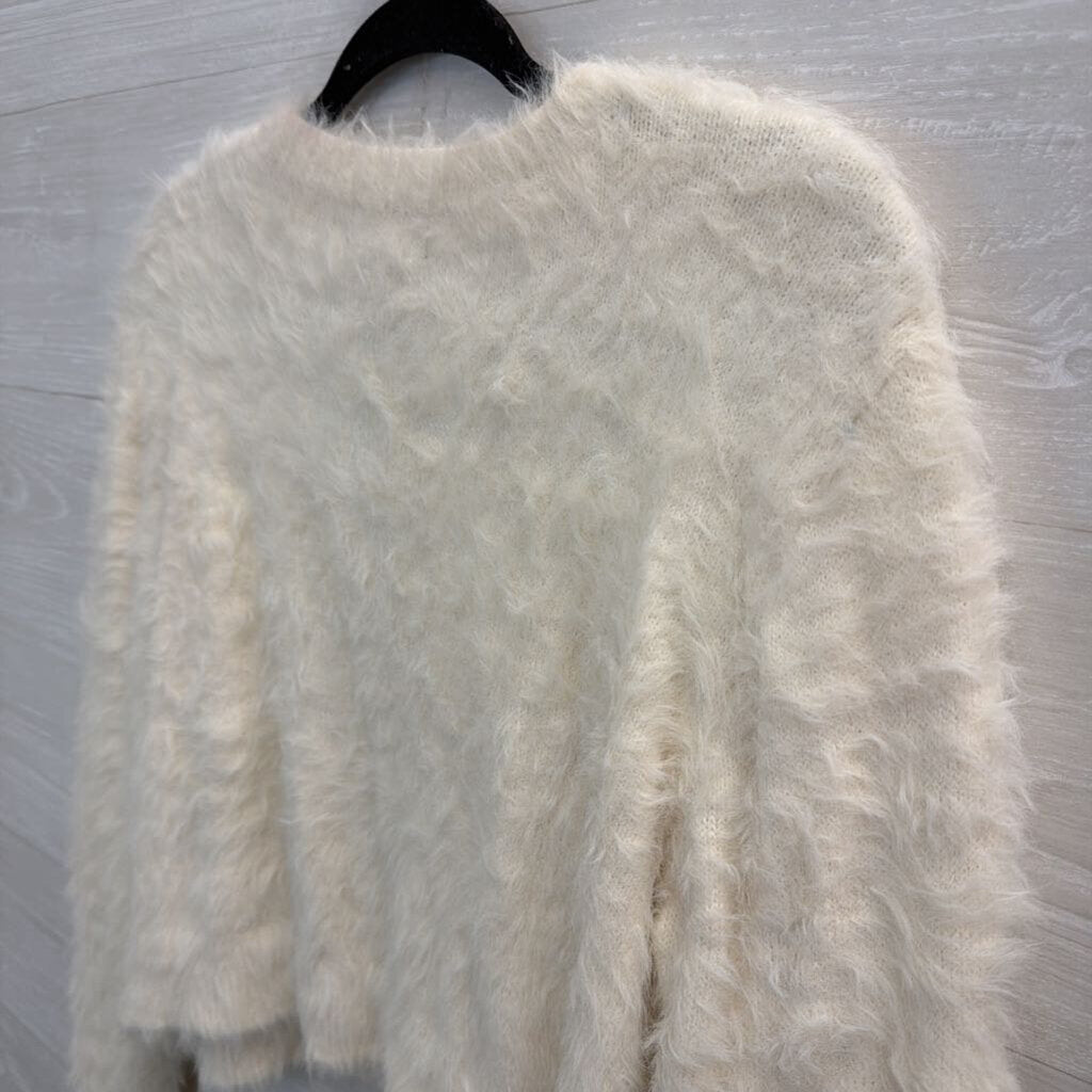 Kendall and Kyle Cream Fuzzy Soft Knit Cropped Sweater Large