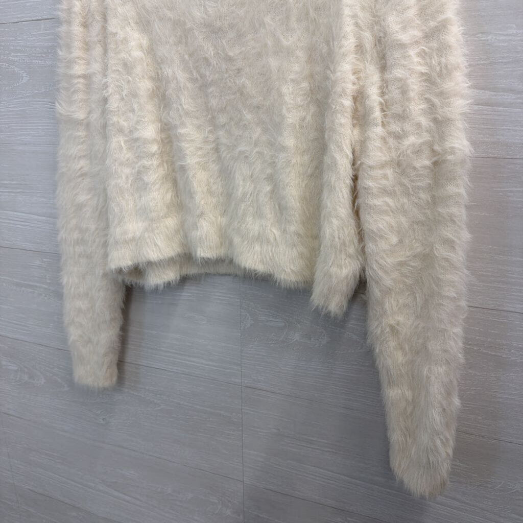 Kendall and Kyle Cream Fuzzy Soft Knit Cropped Sweater Large
