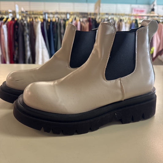 Cream/ Black Lug Sole Ankle Chelsea Boots 39