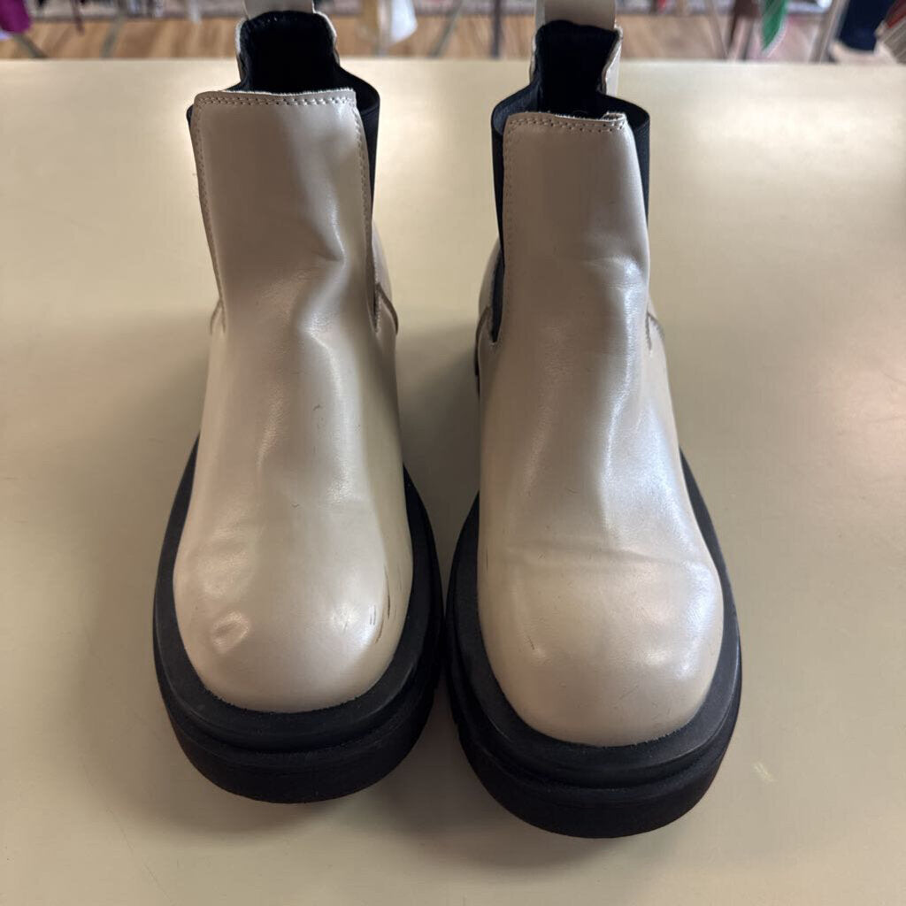 Cream/ Black Lug Sole Ankle Chelsea Boots 39