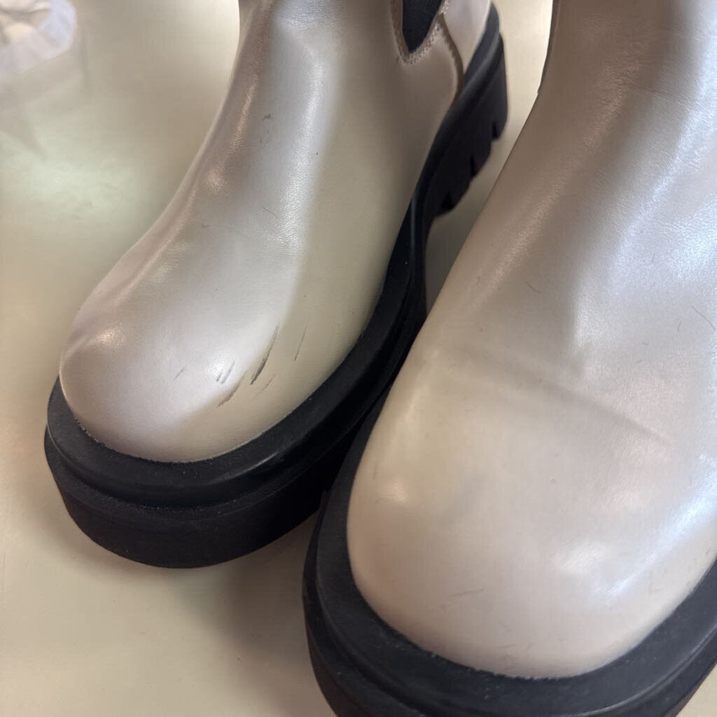 Cream/ Black Lug Sole Ankle Chelsea Boots 39
