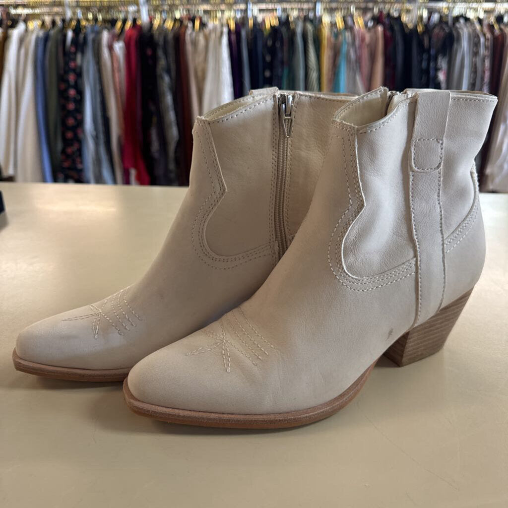 Dolce Vita Cream Silma Ankle Western Boots 8