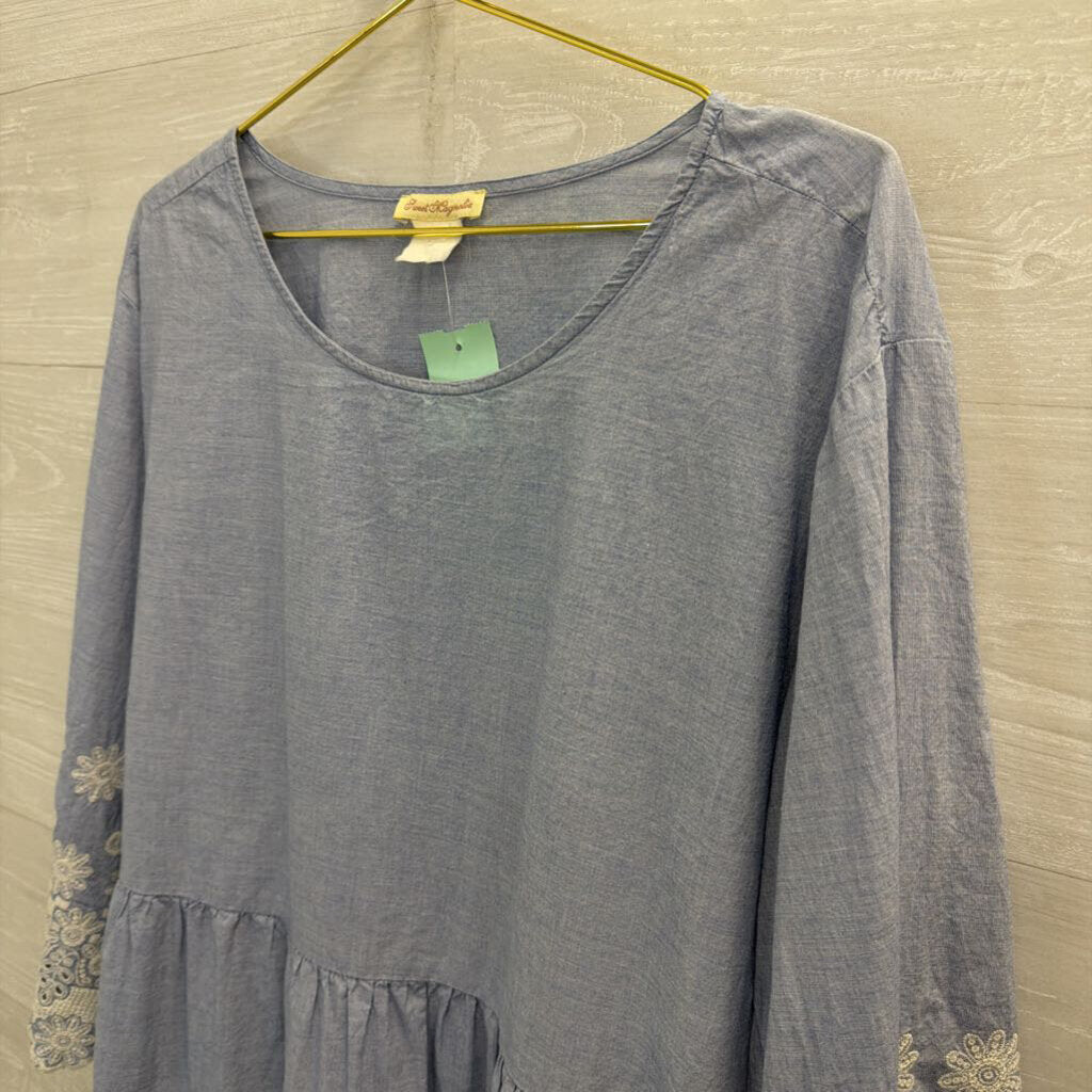 Sweet Magnolia Blue/ White Embroidered Flower Long Sleeve Tunic Top Large