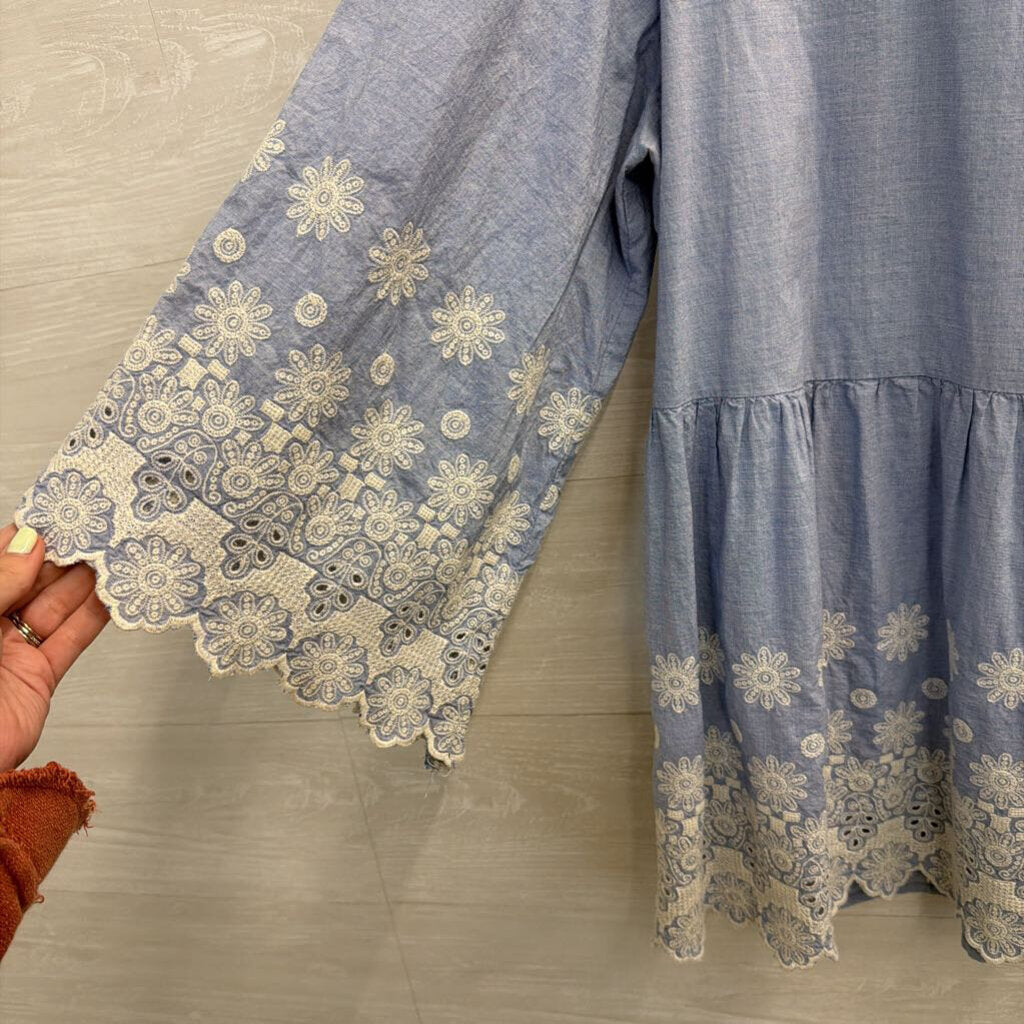 Sweet Magnolia Blue/ White Embroidered Flower Long Sleeve Tunic Top Large