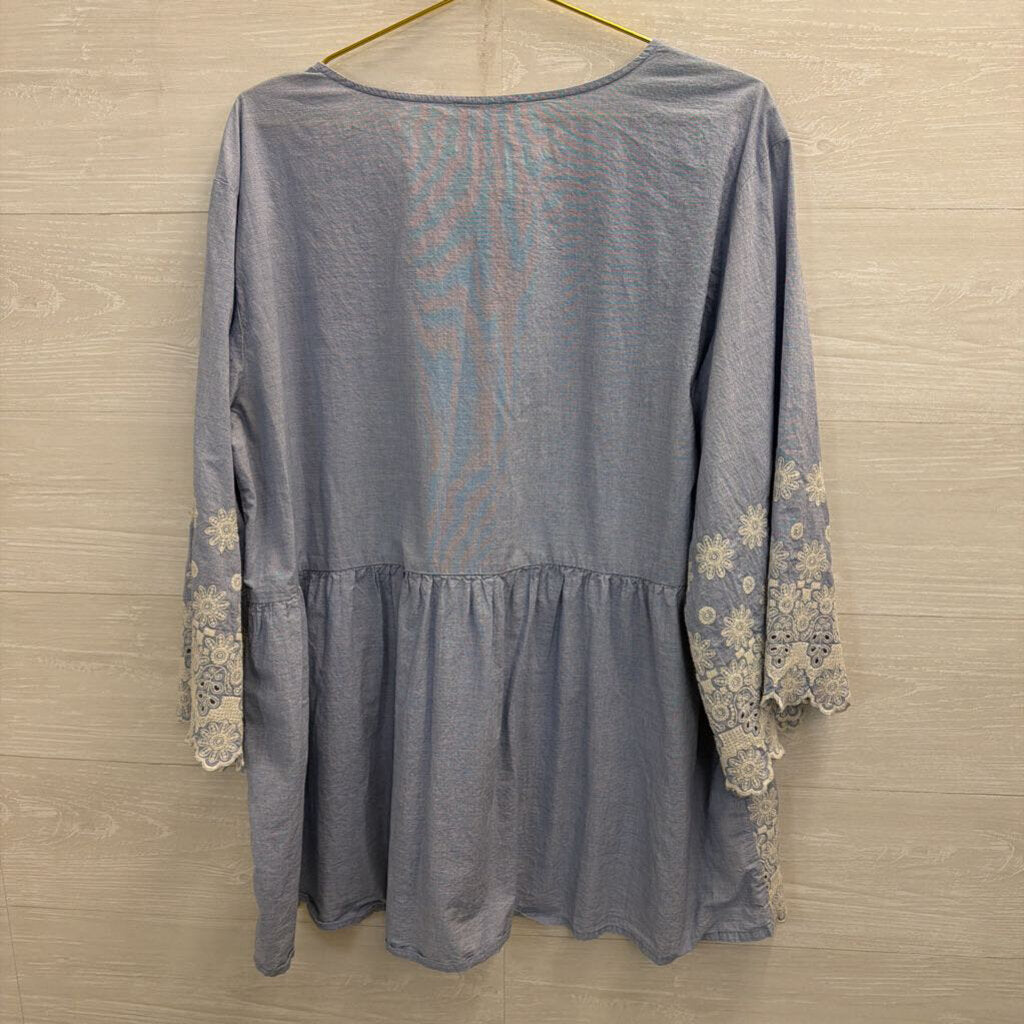 Sweet Magnolia Blue/ White Embroidered Flower Long Sleeve Tunic Top Large