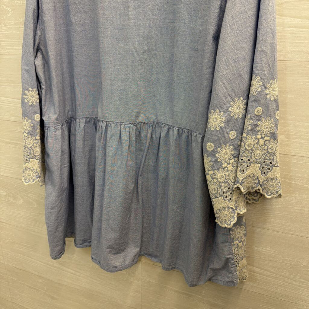Sweet Magnolia Blue/ White Embroidered Flower Long Sleeve Tunic Top Large