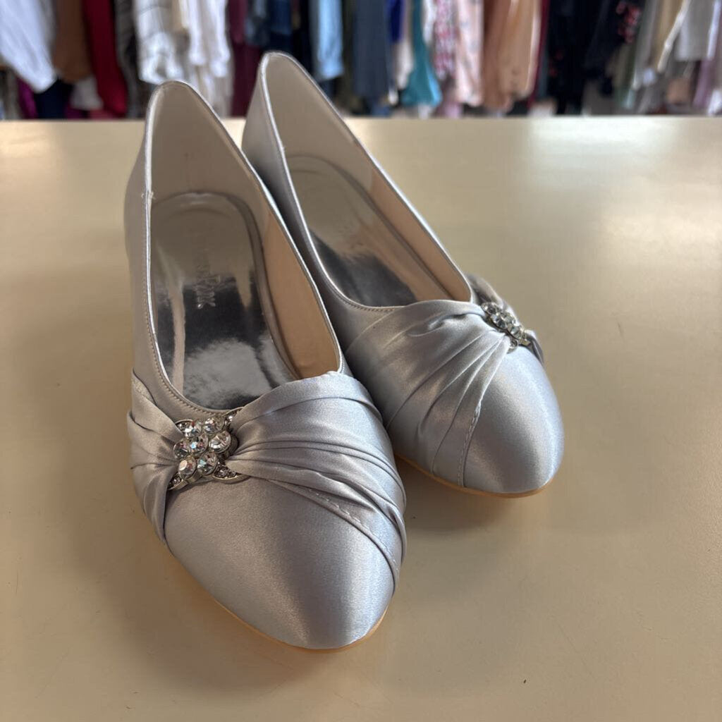 Elegant Park Silver Satin Rhinestone Detail Kitten Heels 9