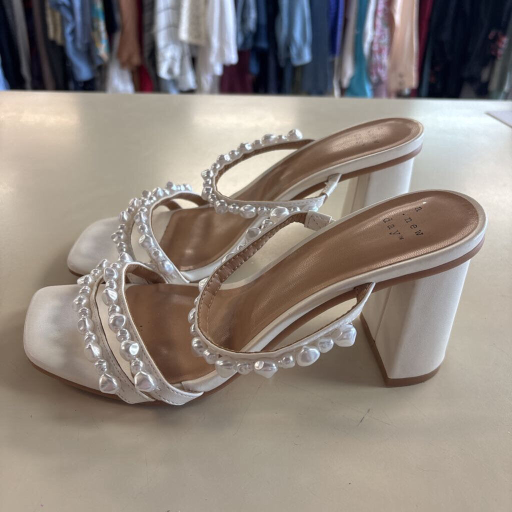 A New Day White Fresh Water Pearl Strap Black Heels 6.5