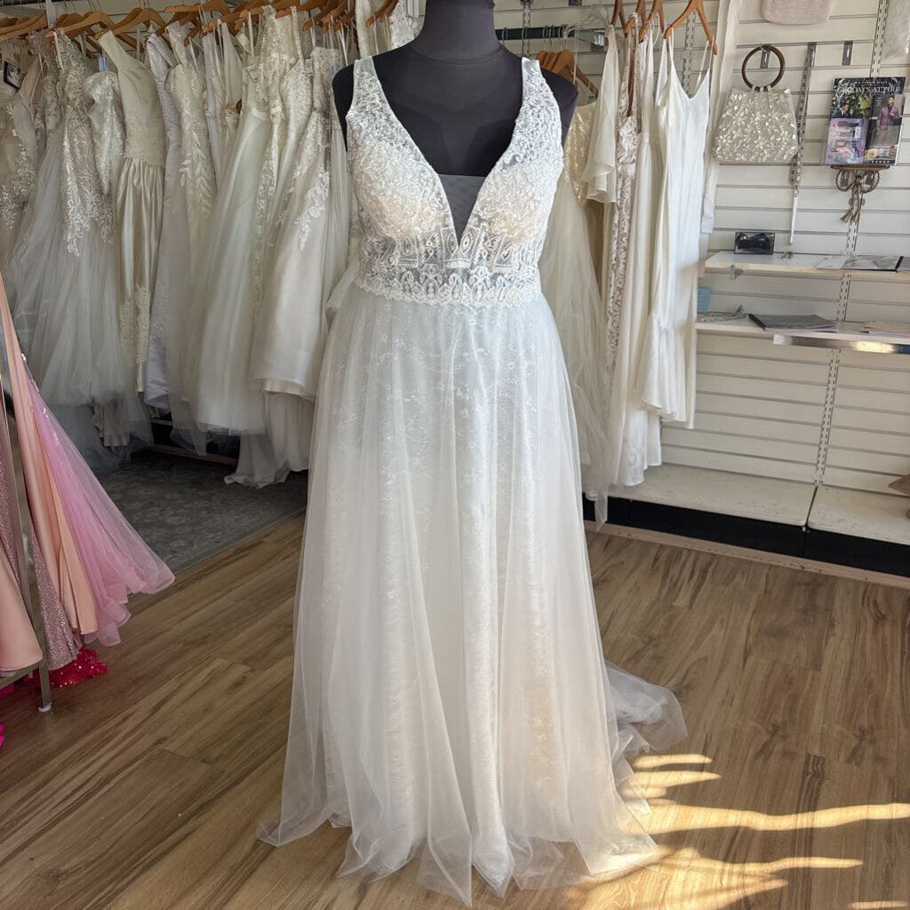 Clarisse Lace Plunge Wedding Dress 24