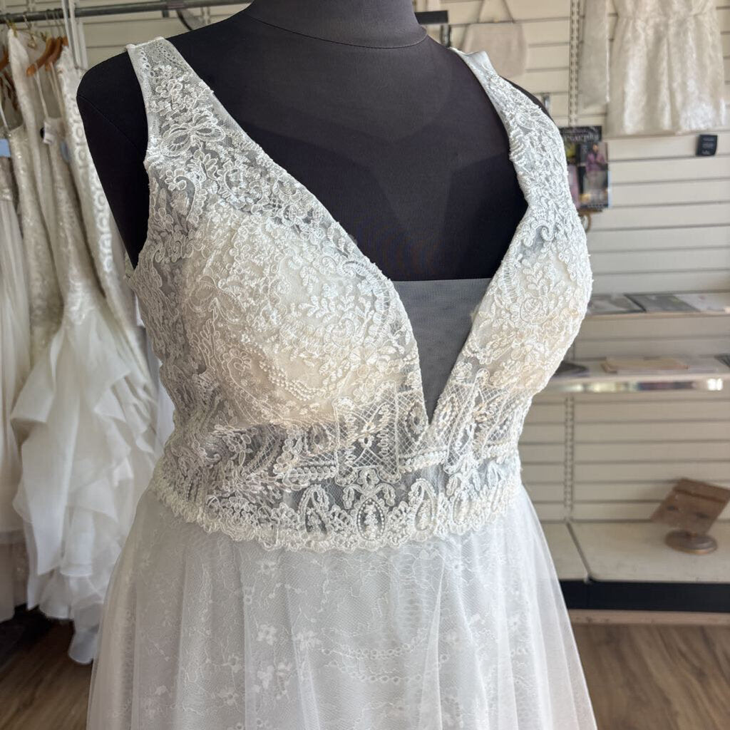 Clarisse Lace Plunge Wedding Dress 24