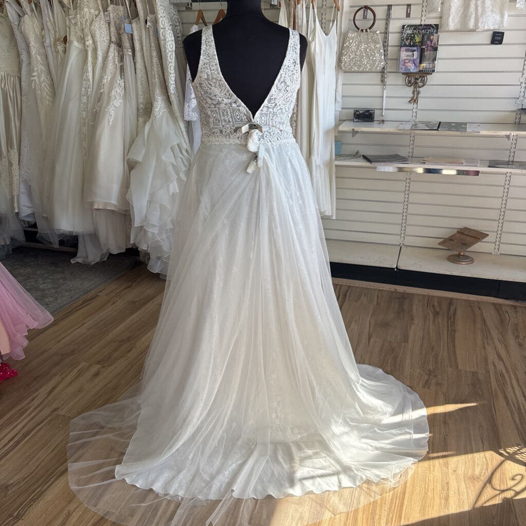 Clarisse Lace Plunge Wedding Dress 24