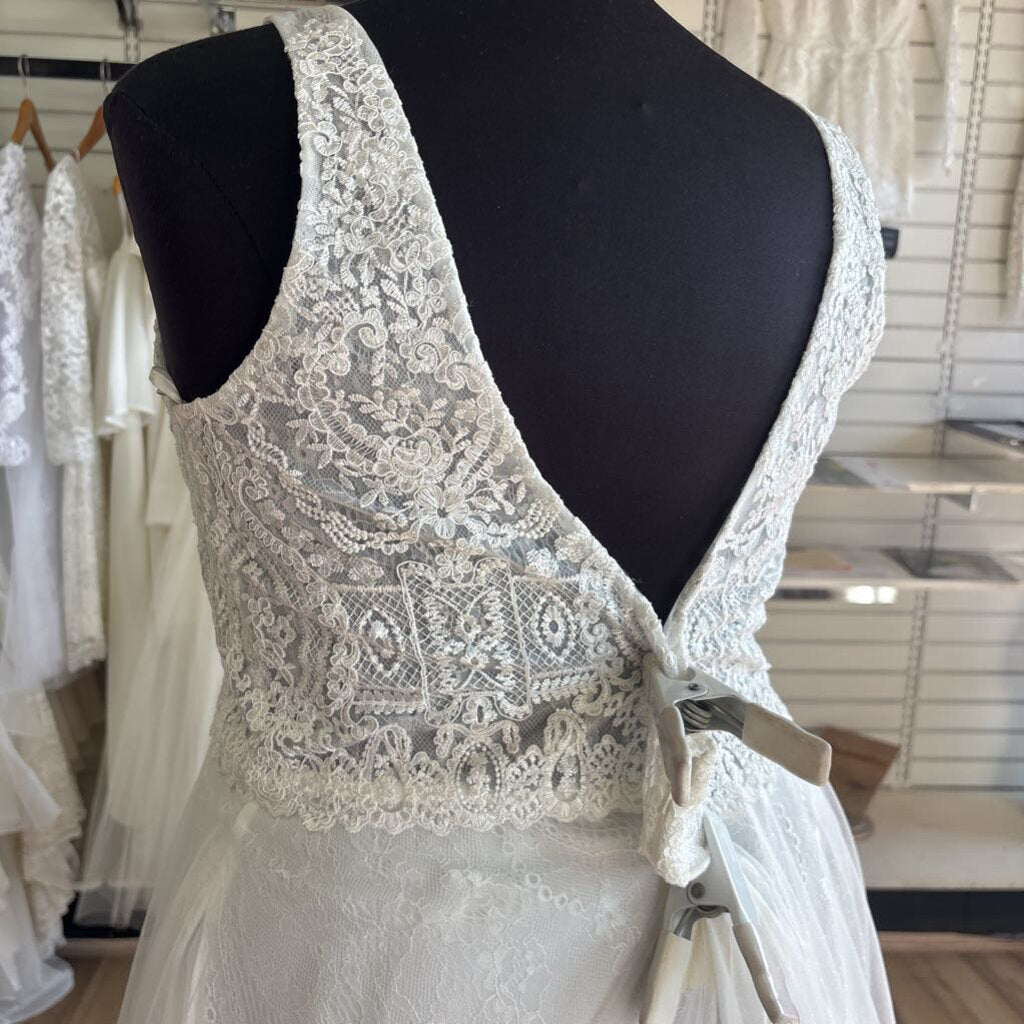 Clarisse Lace Plunge Wedding Dress 24