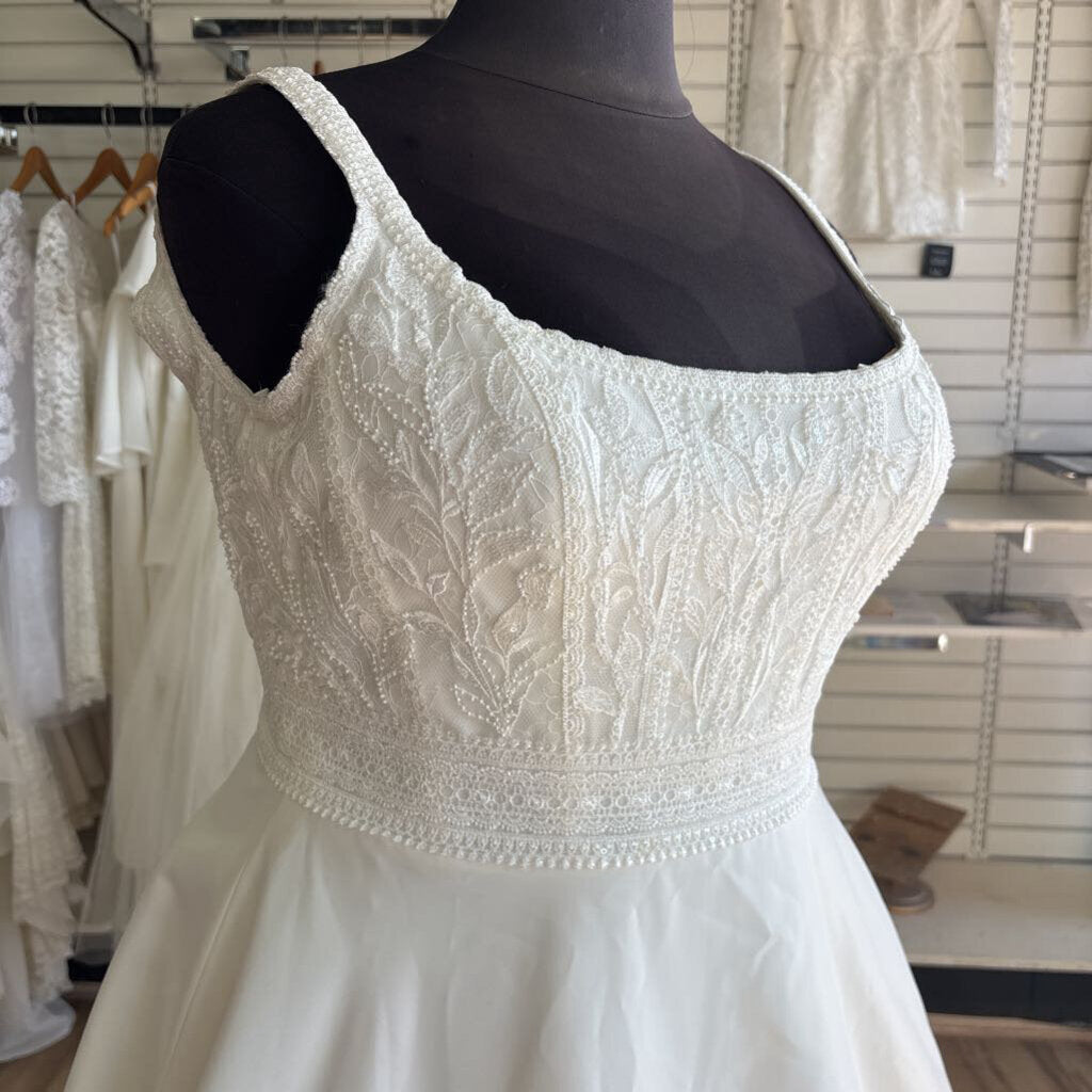 Sincerity Bridal Square Neck Bridal Gown 18