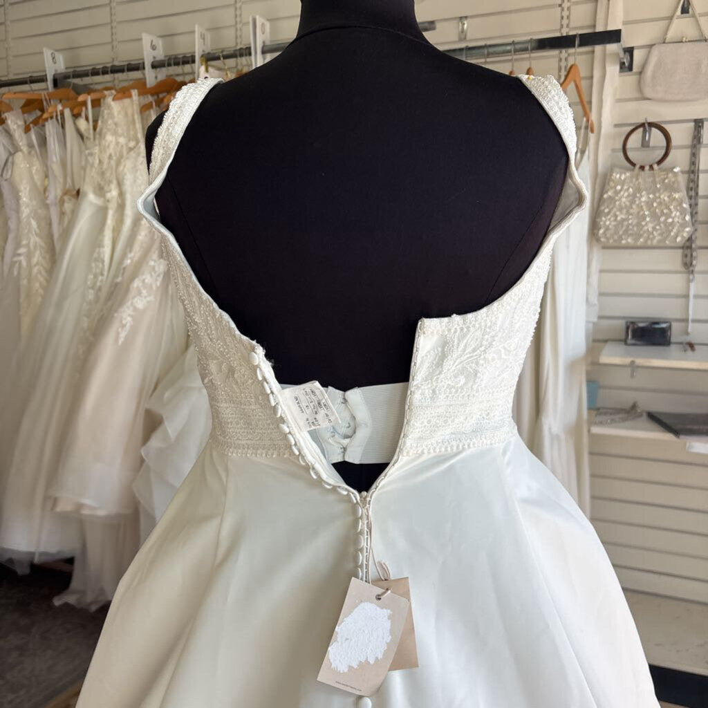 Sincerity Bridal Square Neck Bridal Gown 18