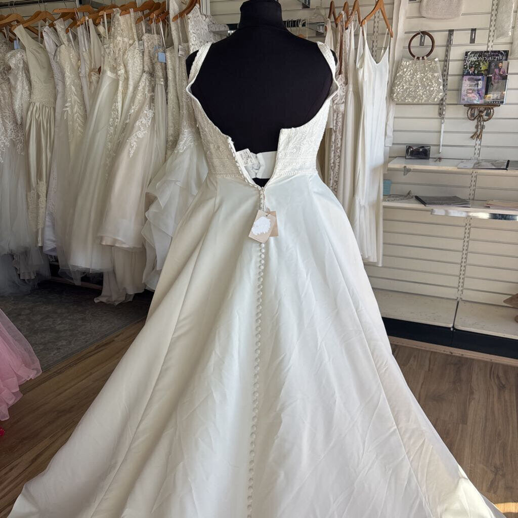 Sincerity Bridal Square Neck Bridal Gown 18