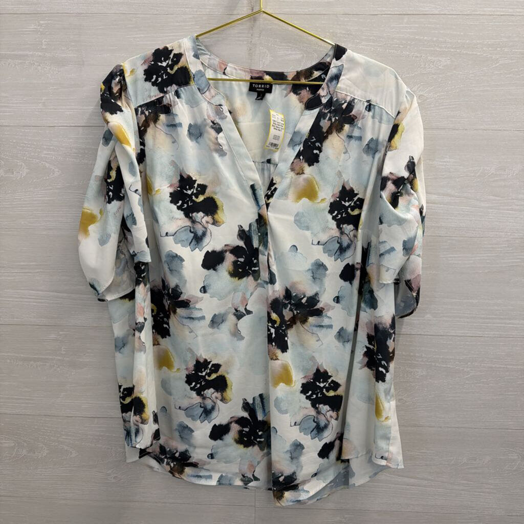 Torrid White/ Multi Print Short Sleeve Top 3