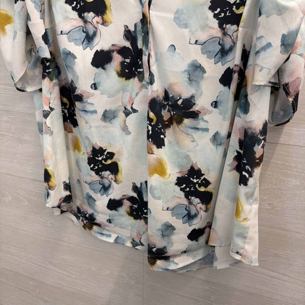 Torrid White/ Multi Print Short Sleeve Top 3