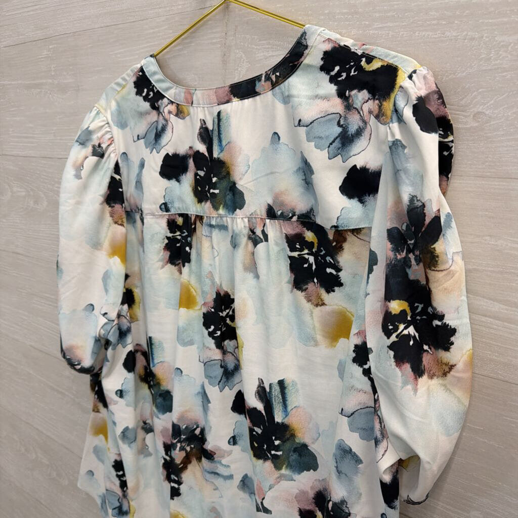 Torrid White/ Multi Print Short Sleeve Top 3