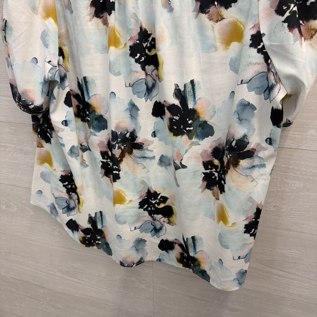 Torrid White/ Multi Print Short Sleeve Top 3
