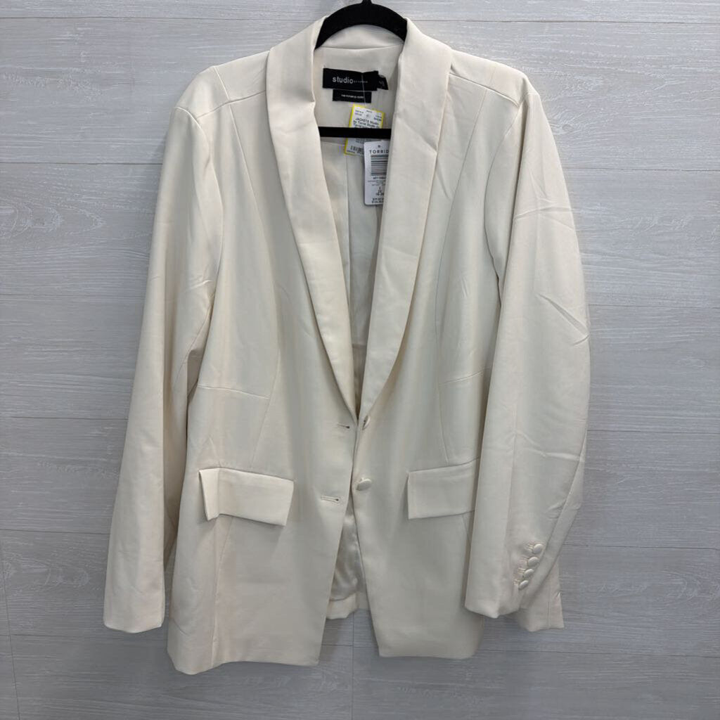Studio by Torrid Ivory Crepe Blazer Jacket 2