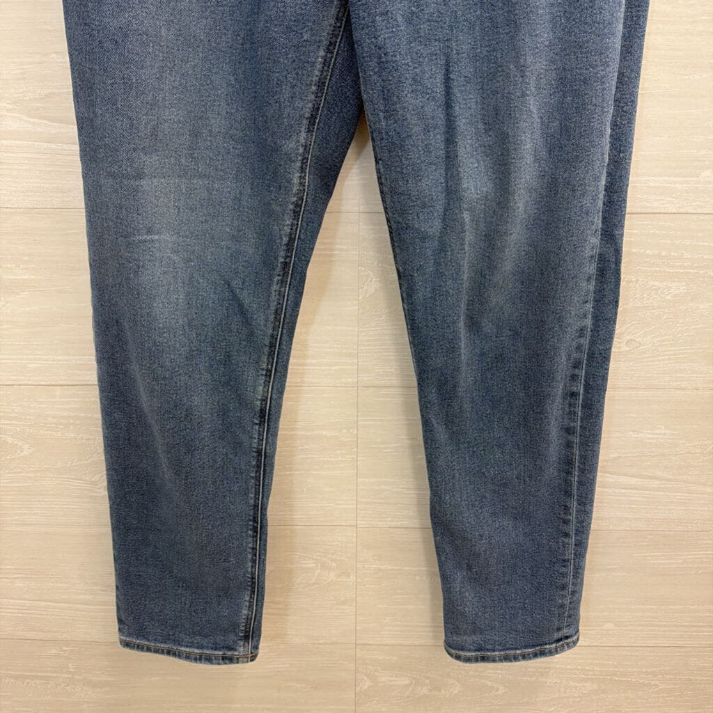 American Eagle Medium Wash Mom Jeans 8 Long