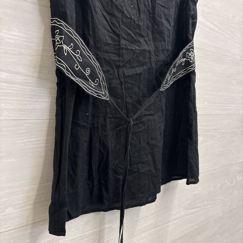 Loft Black/ White Embroidered Detail Tank Top 8