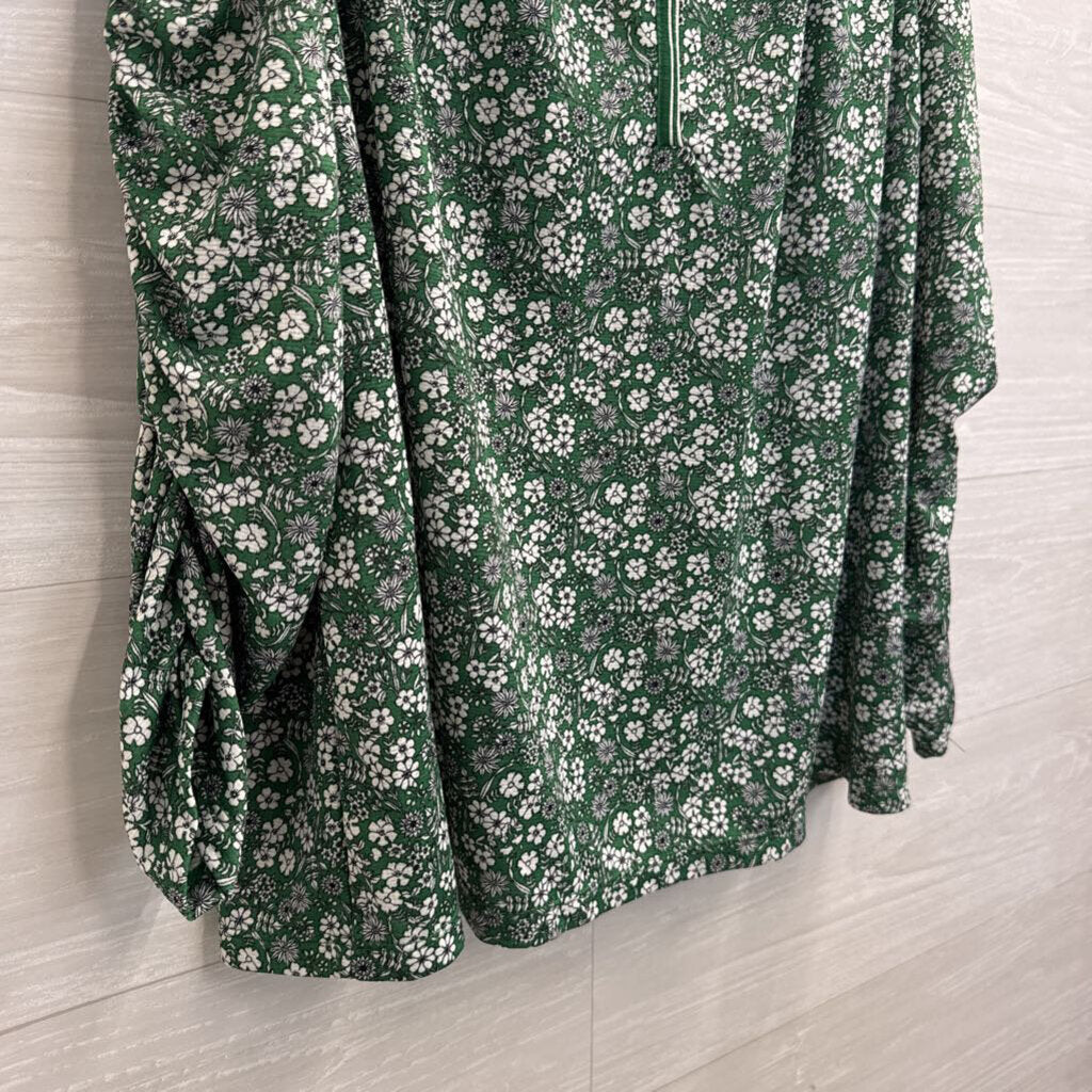 Max Studio Green/ White Floral Print Short Ruffle Sleeve Top 1X