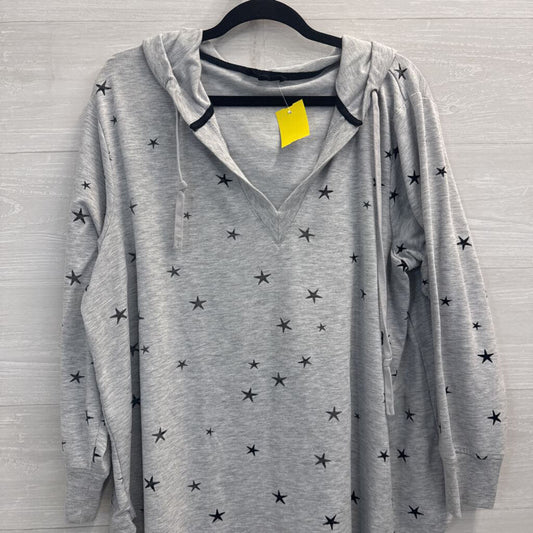 Jane and Delancey Grey/ Black Star Print V Neck Hooded Long Sleeve Top 1X