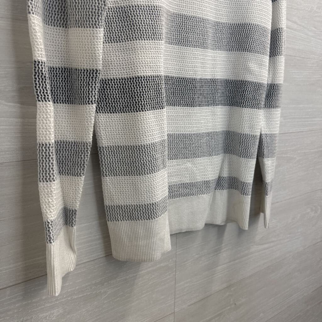 Market and Spruce White/ Grey Textured Striped Long Sleeve Top Medium