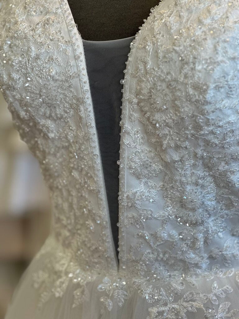 Dave & Johnny Beaded Top Ballgown 14