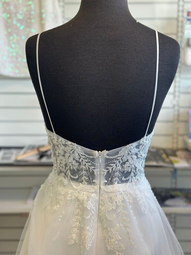 Dave & Johnny Beaded Top Ballgown 14