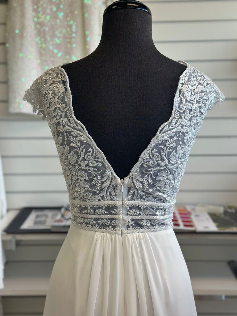 Jessica McClintock Beaded Lace Wedding Dress 14