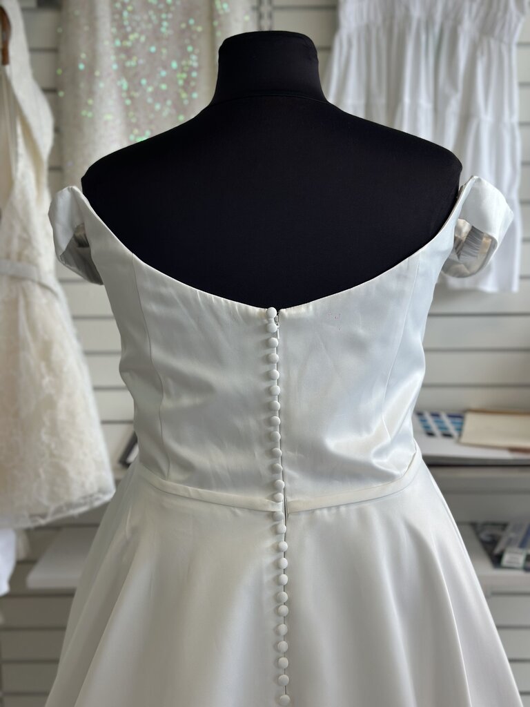 Jessica McClintock Simple Satin Wedding Dress 26