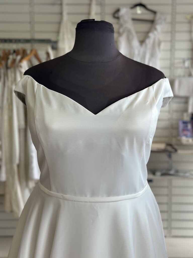 Jessica McClintock Simple Satin Wedding Dress 26