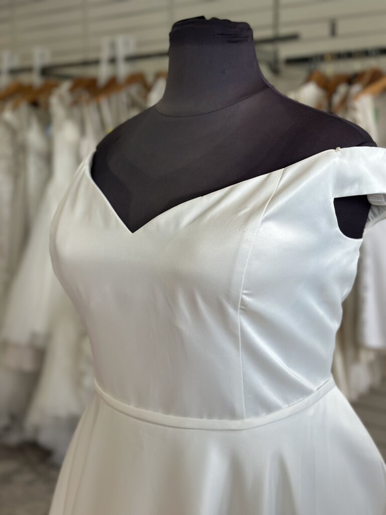 Jessica McClintock Simple Satin Wedding Dress 26