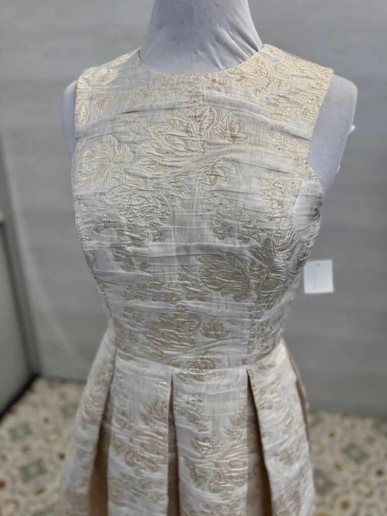 Dress the Population Ivory/Gold Short Brocade Medium