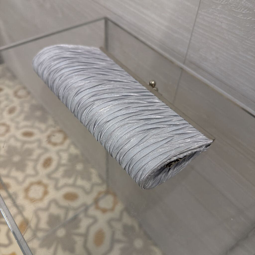 Silver Crinkle Kiss Lock Small Clutch Purse