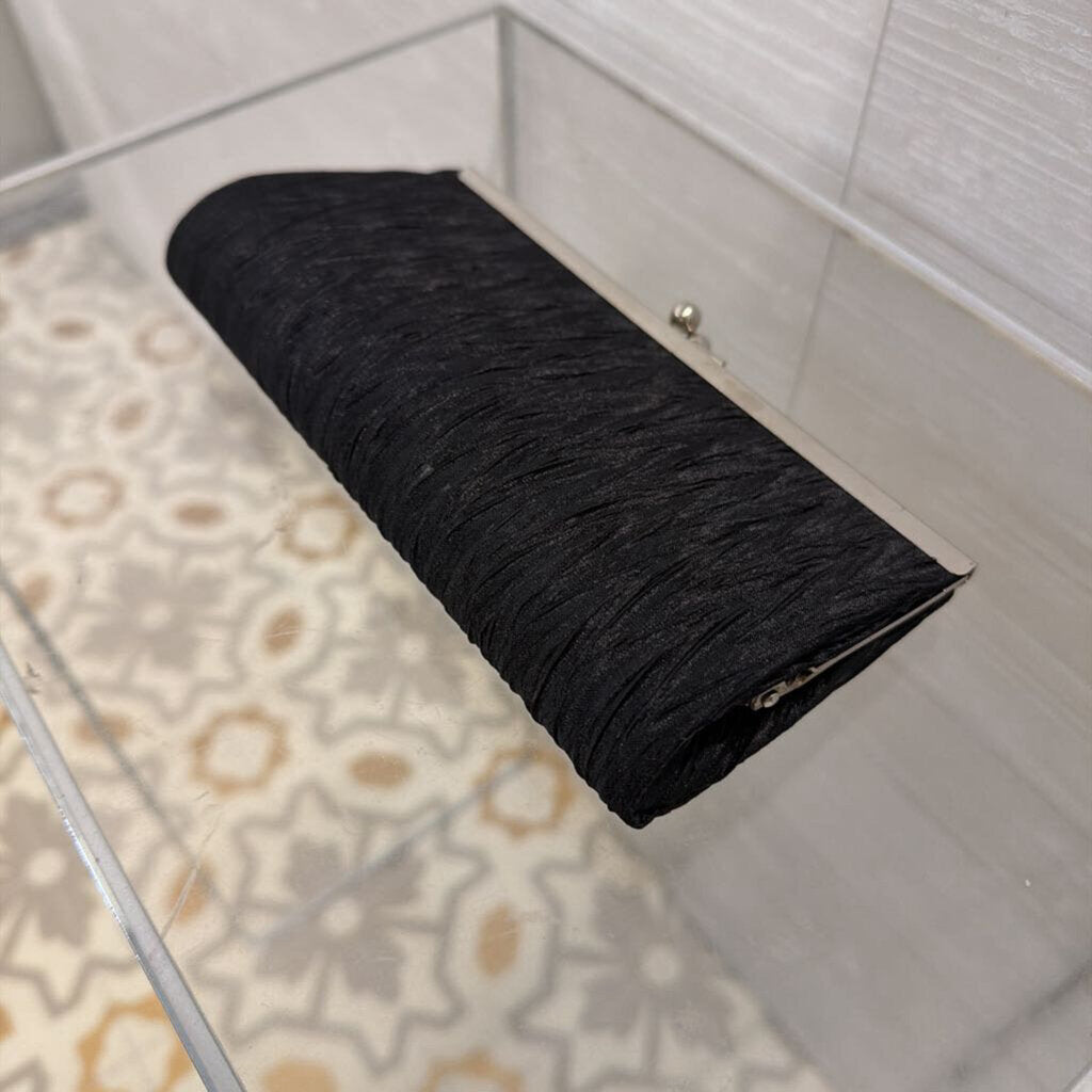Black Crinkle Kiss Lock Small Clutch Purse