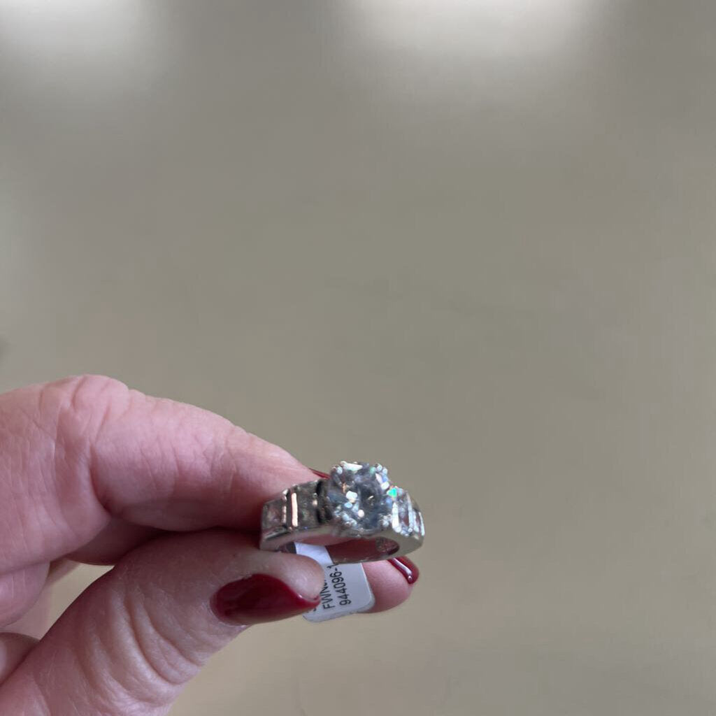 Silver Toned CZ Stone Ring Size 7