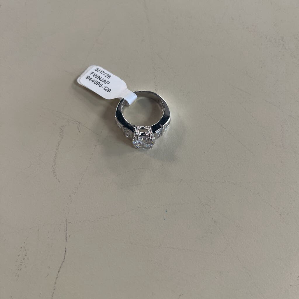 Silver Toned CZ Stone Ring Size 7