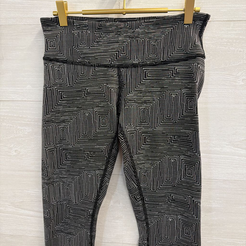 Lululemon Black/ White Print Cropped Leggings 6