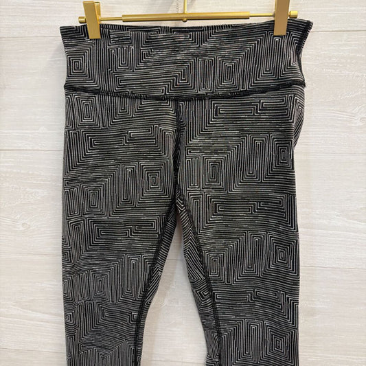 Lululemon Black/ White Print Cropped Leggings 6