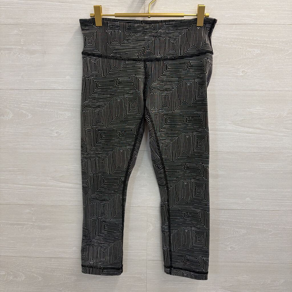 Lululemon Black/ White Print Cropped Leggings 6