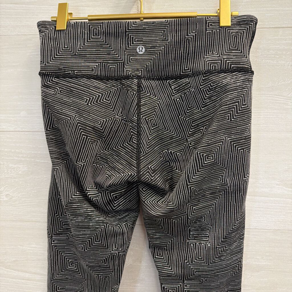 Lululemon Black/ White Print Cropped Leggings 6