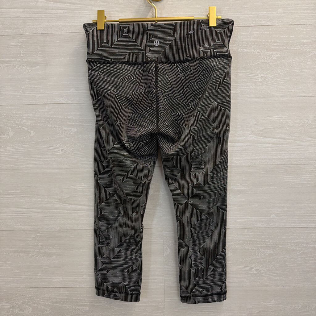 Lululemon Black/ White Print Cropped Leggings 6